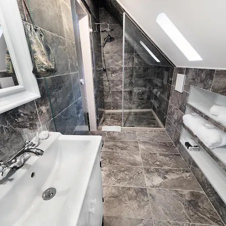 Platan Udvarhaz Guest house Tata