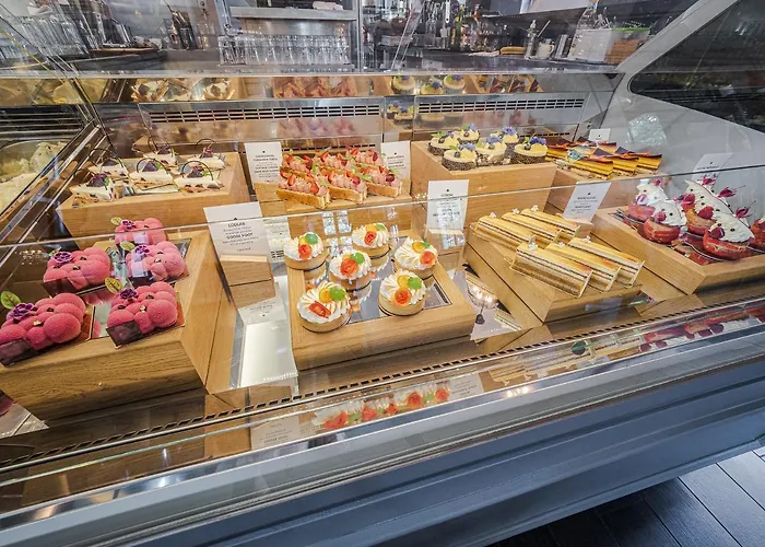 Platan Udvarhaz Pensiune Tata