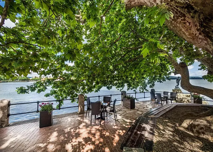 Pensiune Platan Udvarhaz Tata