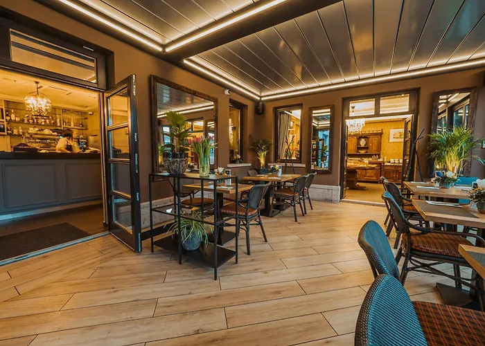 Platan Udvarhaz Tata