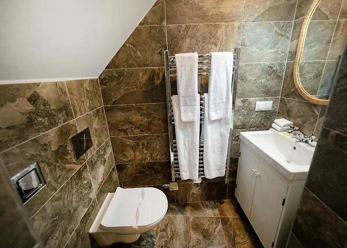 Platan Udvarhaz Pensiune Tata